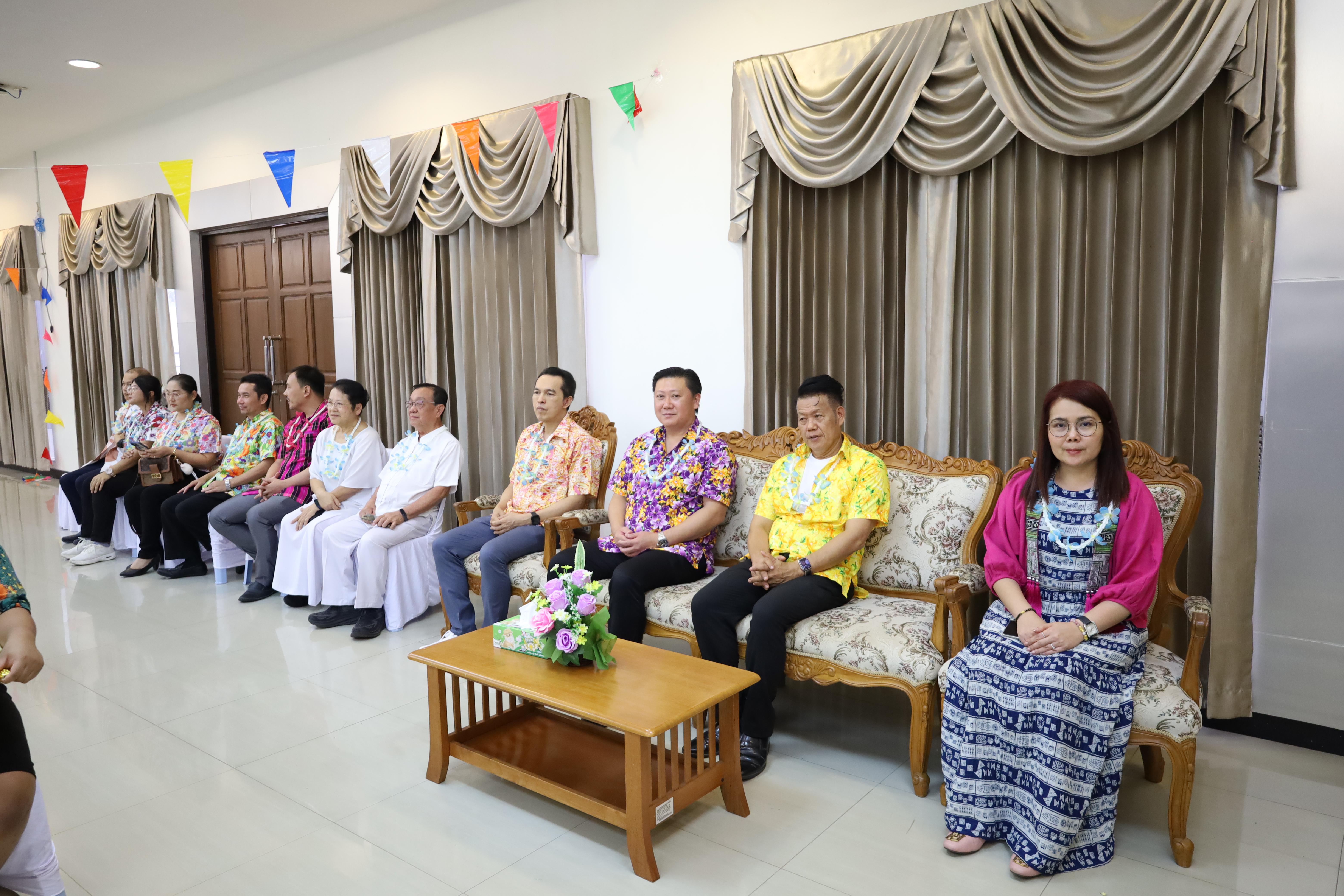 261. วันที่ 26 เมษายน 2568 สาขาการบริหารการศึกษา ได้จัดกิจกรรมรดน้ำดำหัวคณาจารย์ระดับบัณฑิตศึกษา ประจำสาขาการบริหารการศึกษา ณ ห้องประชุมครุร่มสัก 1 ชั้น 3 อาคารคณะครุศาสตร์